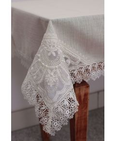 Скатерть 110х160 молочный Magik Colection 20402